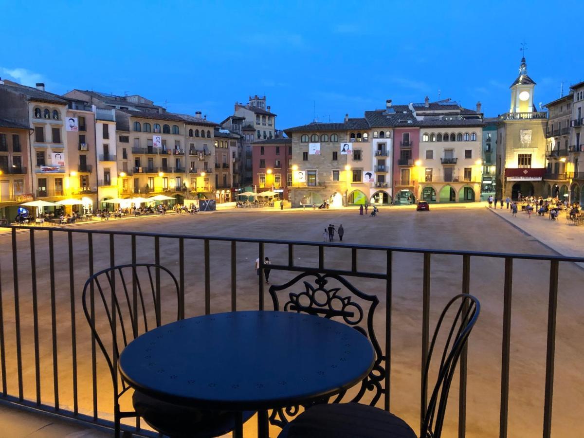 Apartaments Vicus 3 Con Vistas A La Plaza Mayor De Вик Экстерьер фото